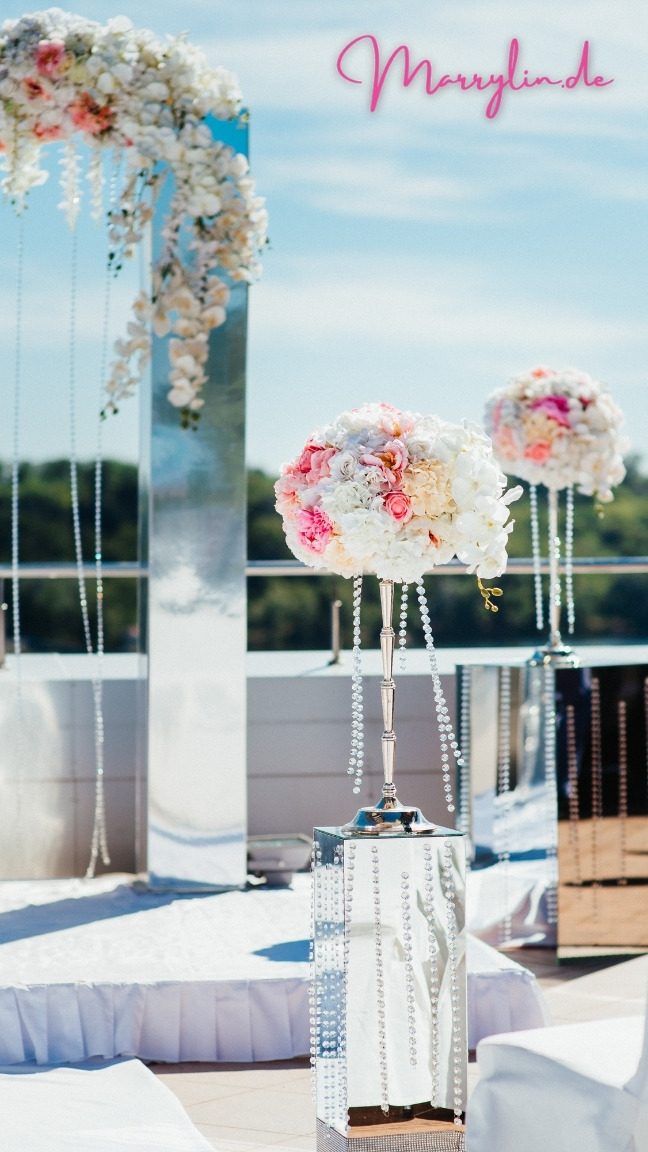 Letzte Deko-Absprachen vor der Hochzeit – Wer liefert wann, was wohin - Lieferzeiten und Aufbaufenster mit der Location abstimmen