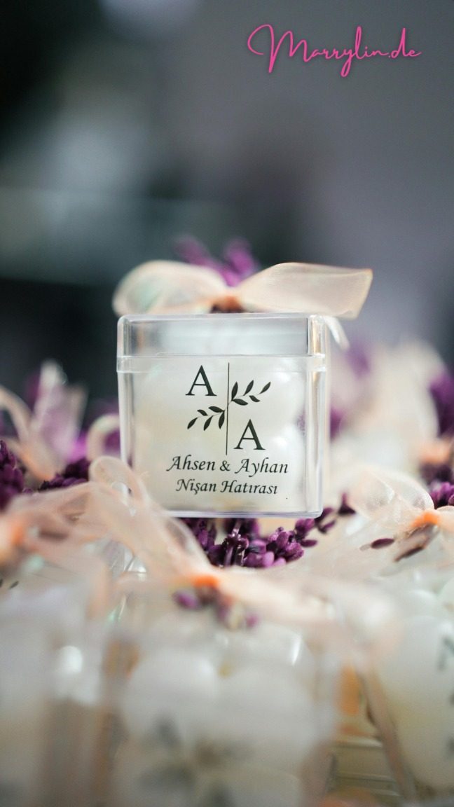 Personalisierung mit Mehrwert_ Gastgeschenk = Platzkarte = Sitzordnung